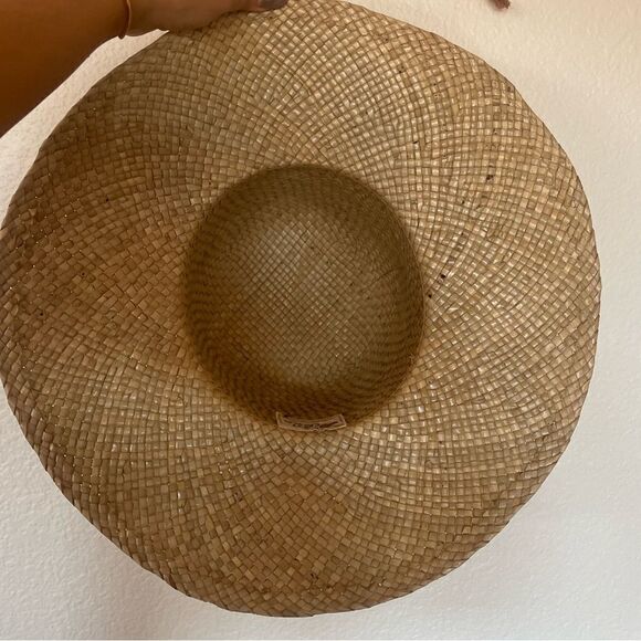 Tan beach hat - Picture 3 of 4